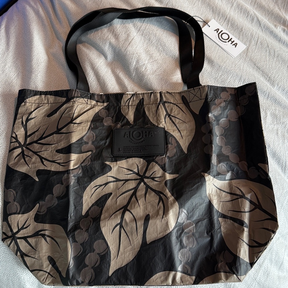 Aloha collection reversible tote. NWT